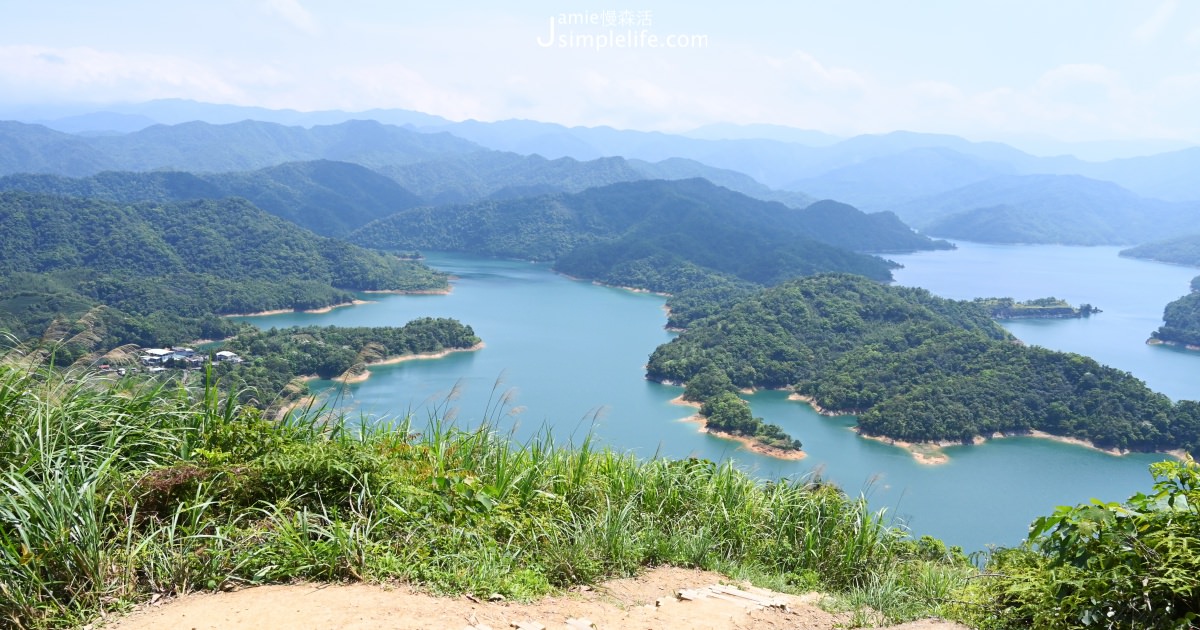 「鱷魚島」符合喜愛上山，看茶園、追美景，活動活動筋骨，解放在城市的疲勞。因為鱷魚島景觀平台周邊停車空間有限，將車停山下，沿北宜公路五段，經過製茶廠，透過小健行方式，也是另種不錯的旅遊體驗。