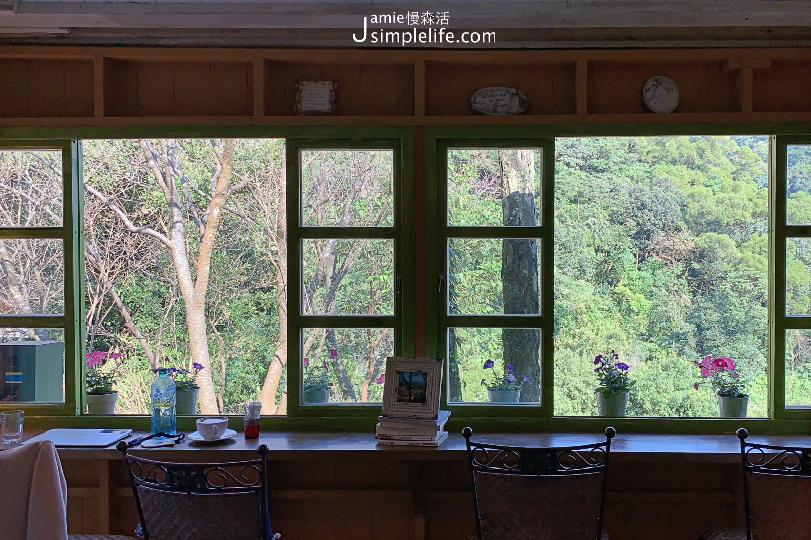 陽明山蒙馬特影像咖啡 裝飾偏甜的用餐環境與氛圍 黃色小屋空間