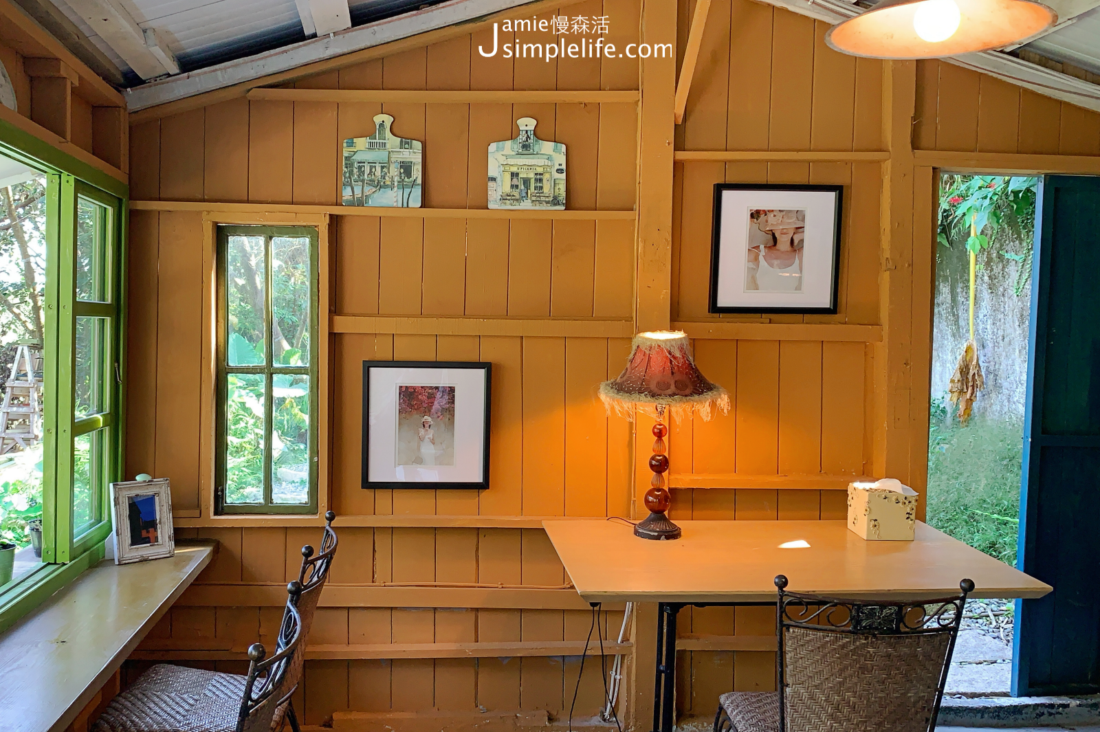 陽明山蒙馬特影像咖啡 裝飾偏甜的用餐環境與氛圍 黃色小屋空間