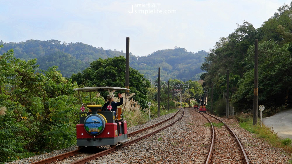 苗栗「舊山線鐵道自行車 A路線」的悠閒風景 與鐵道自行車交會