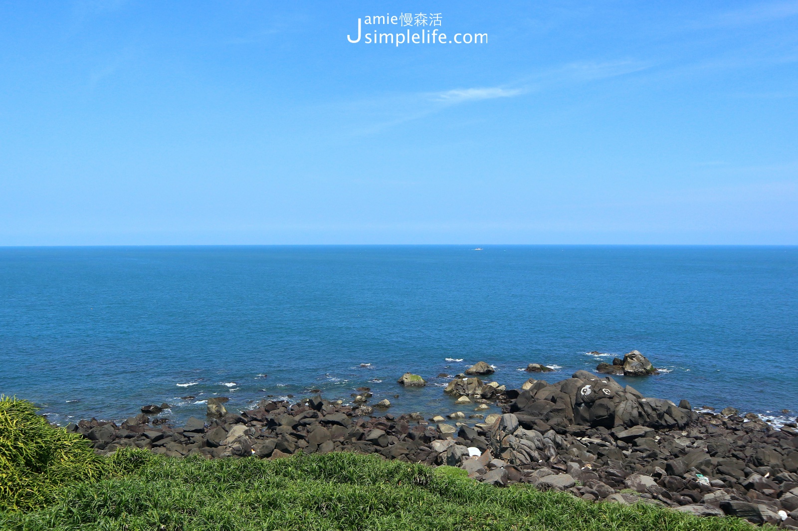 台灣極北富貴角燈塔 海景風稜石