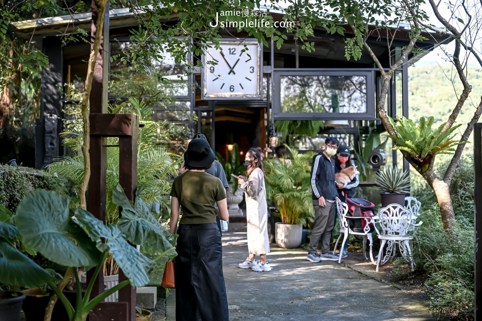 陽明山野人花園咖啡館店外