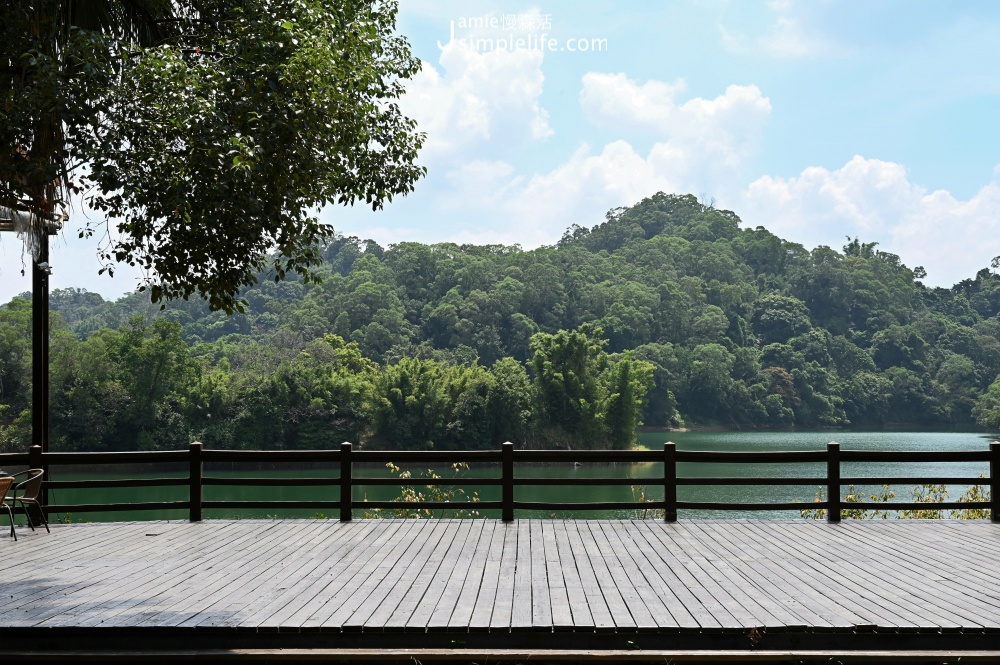 新竹沙湖壢咖啡館戶外座位與整片湖景