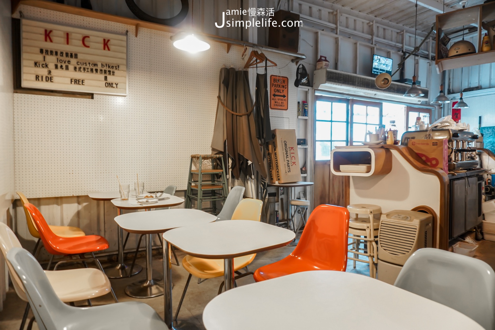 新北新店區「KICK Burger」漢堡咖啡店  室內空間