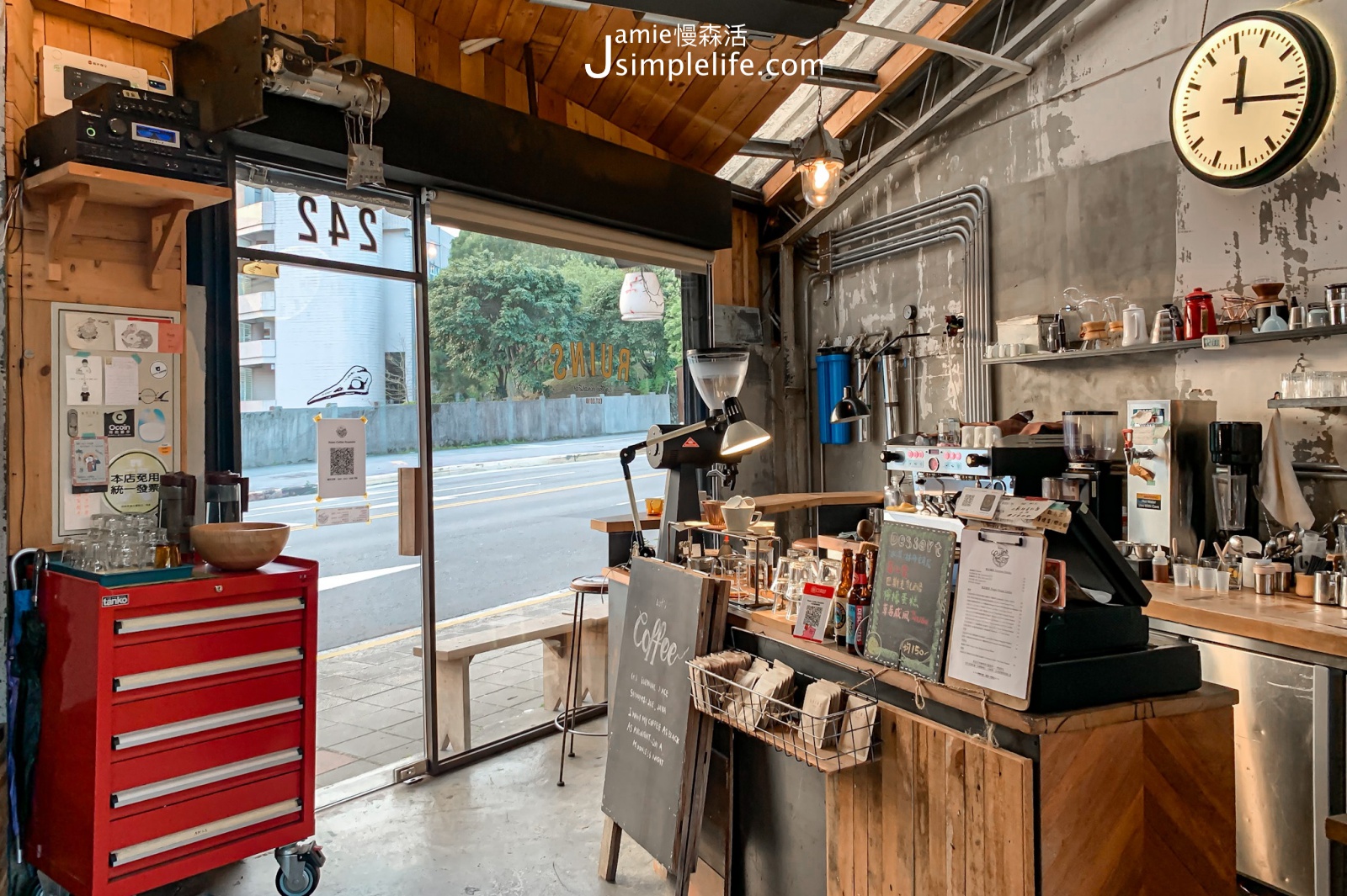 台北文山區「Ruins Coffee Roasters」小廢墟咖啡館 店內