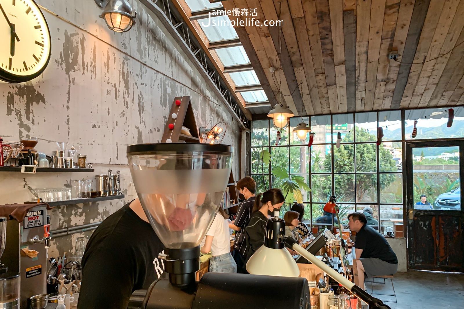 台北文山區「Ruins Coffee Roasters」小廢墟咖啡館 店內