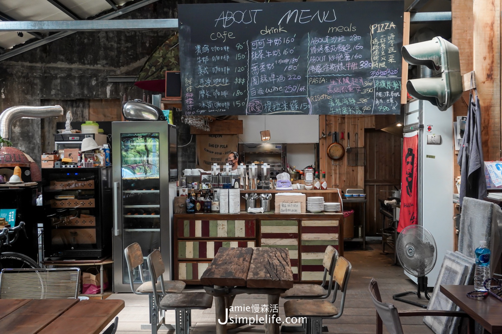 新北瑞芳 三貂嶺小鎮「寬哥那裡」咖啡館店內空間