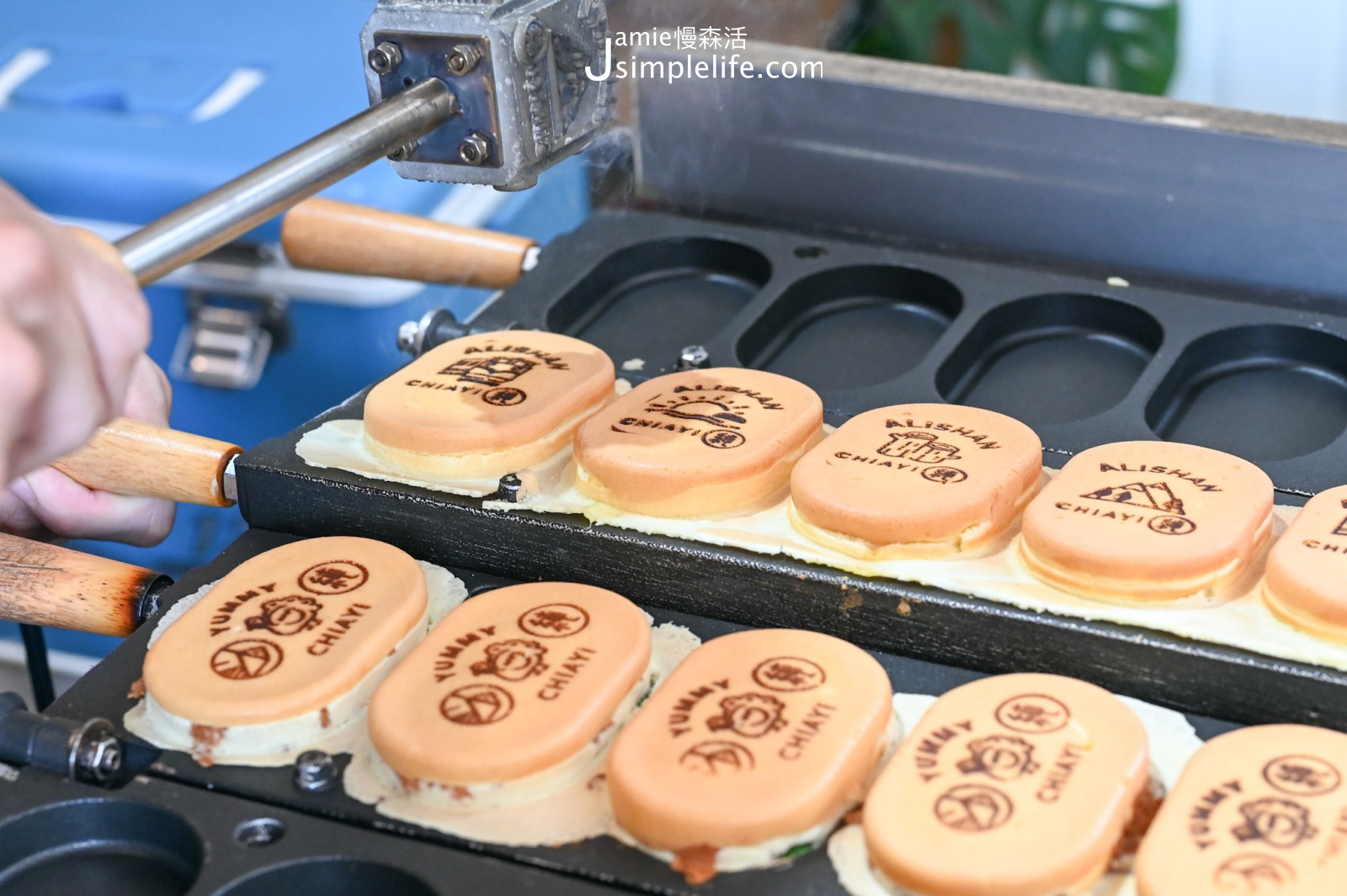 嘉義市純情專売所 純情雞蛋糕 製作烙印過程