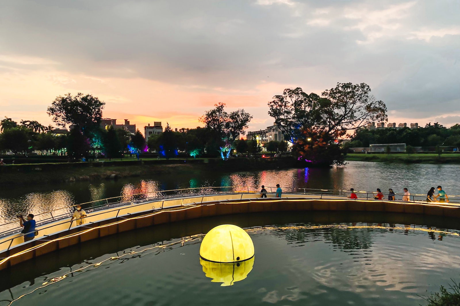2022光織影舞 嘉義北香湖公園 作品「新月漫遊」