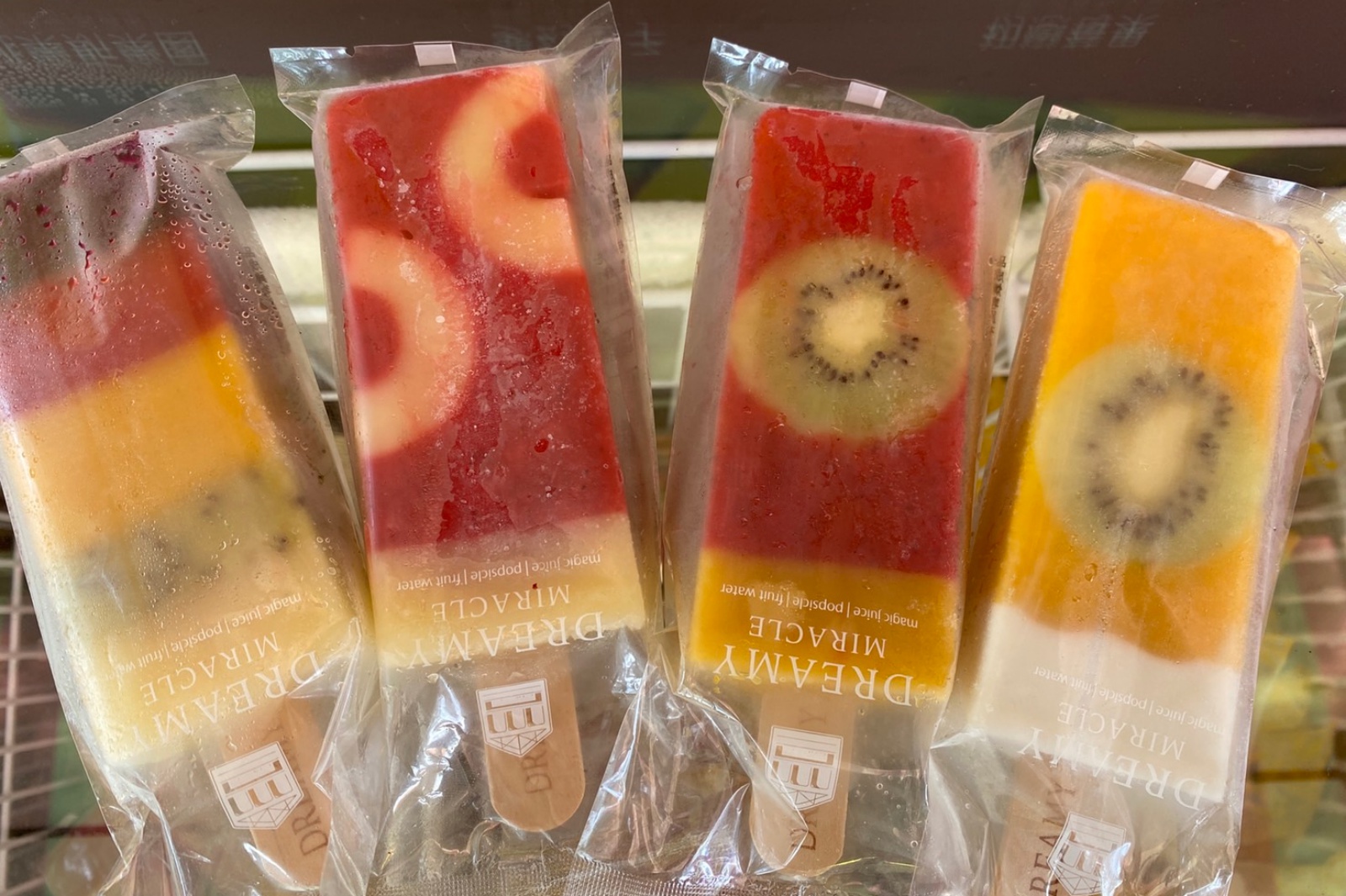 新竹六福村水樂園 今夏最新、超夢幻的水果冰棒，以及可蒐集公仔的「六福酷星冰」雪糕