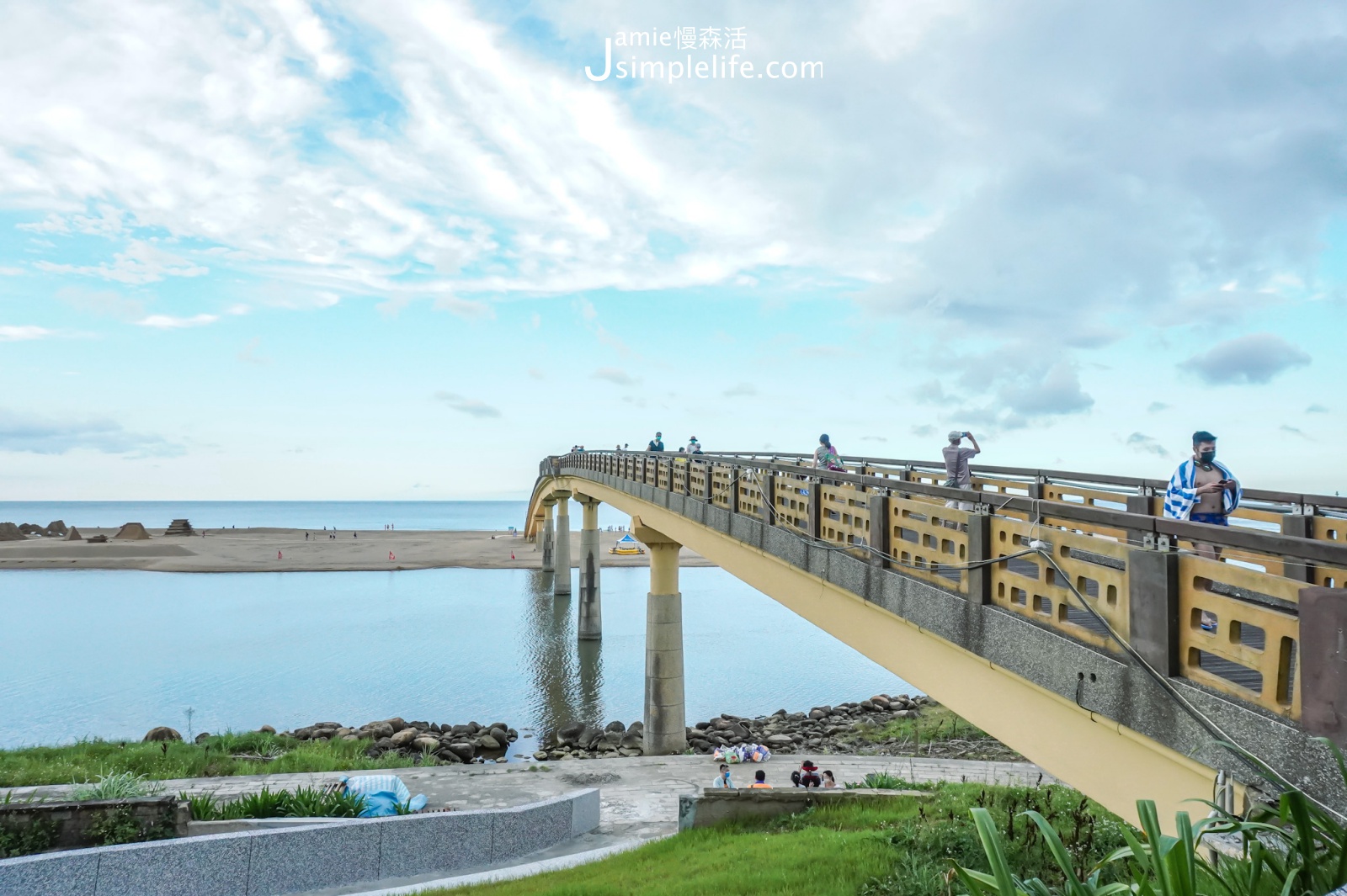 新北貢寮區福隆海水浴場 彩虹橋