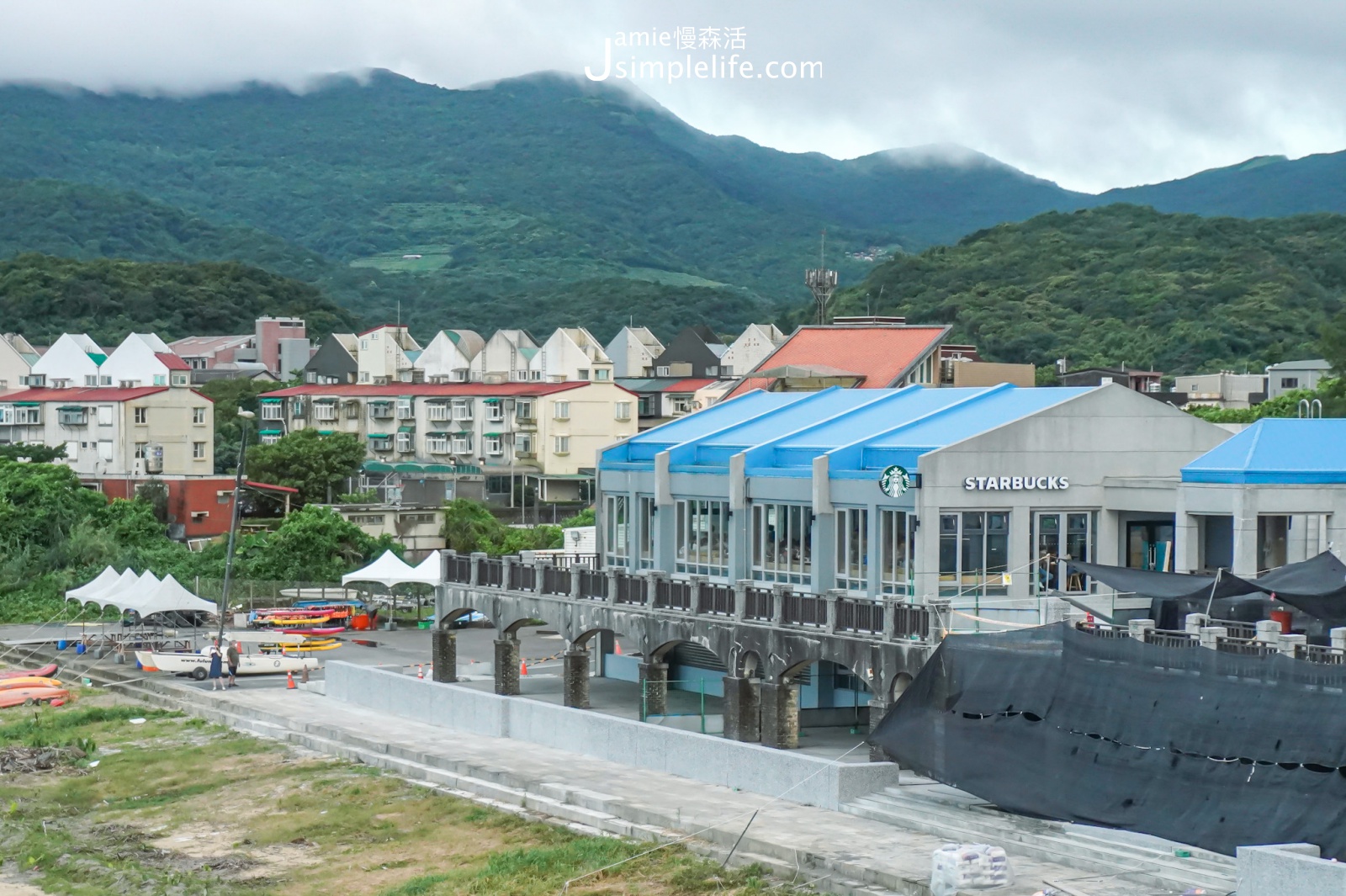 新北福隆海水浴場旁「星巴克 福隆觀海門市」