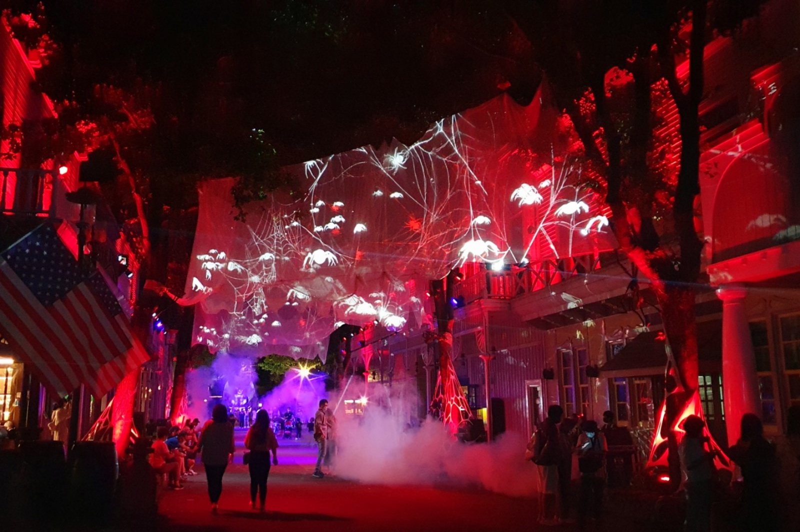 新竹六福村假日限定 全台最驚悚夜間遊行「墓碑鎮」