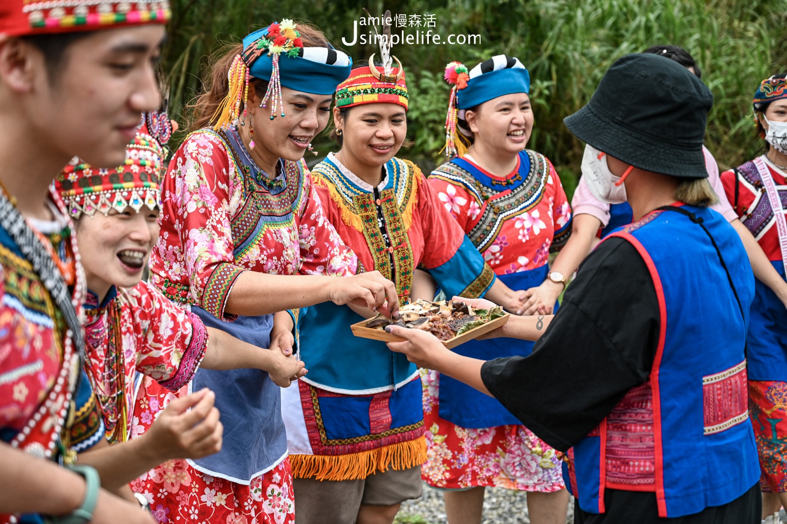 屏東恆春鎮 牡丹鄉 高士排灣族傳統婚禮    一邊歌舞邊享用麻糬與豬肉