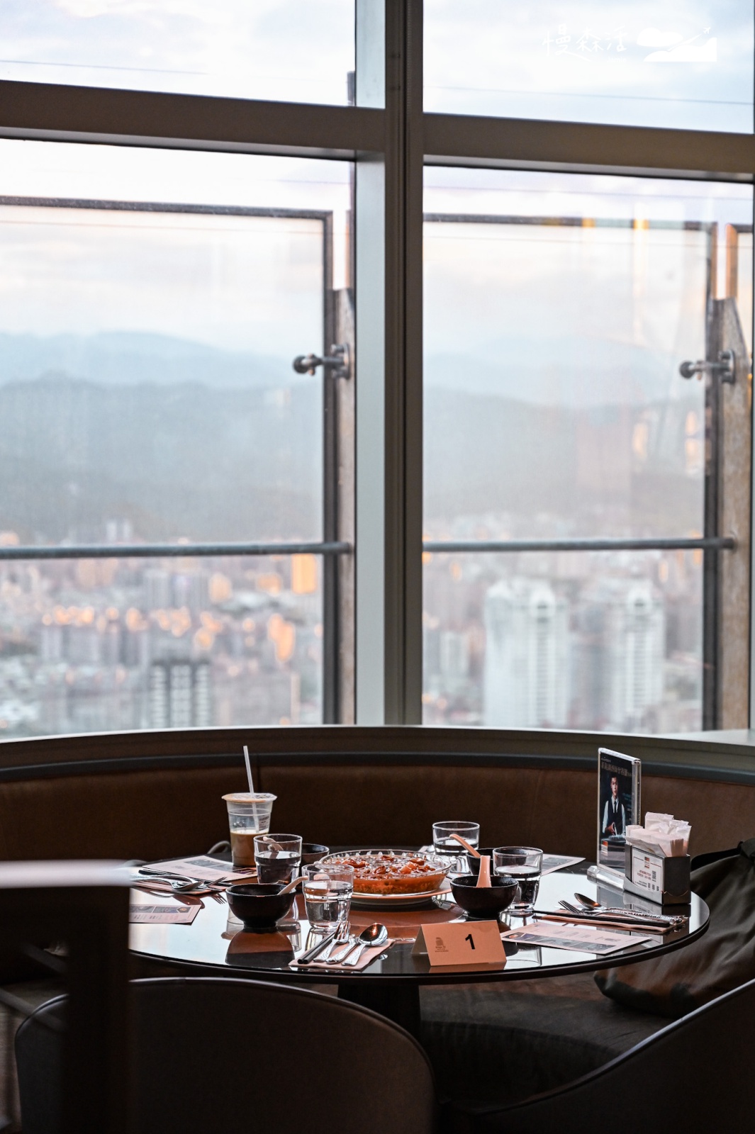 新北板橋 Mega 50餐飲及宴會 「Asia亞洲料理及酒廊」室內用餐空間