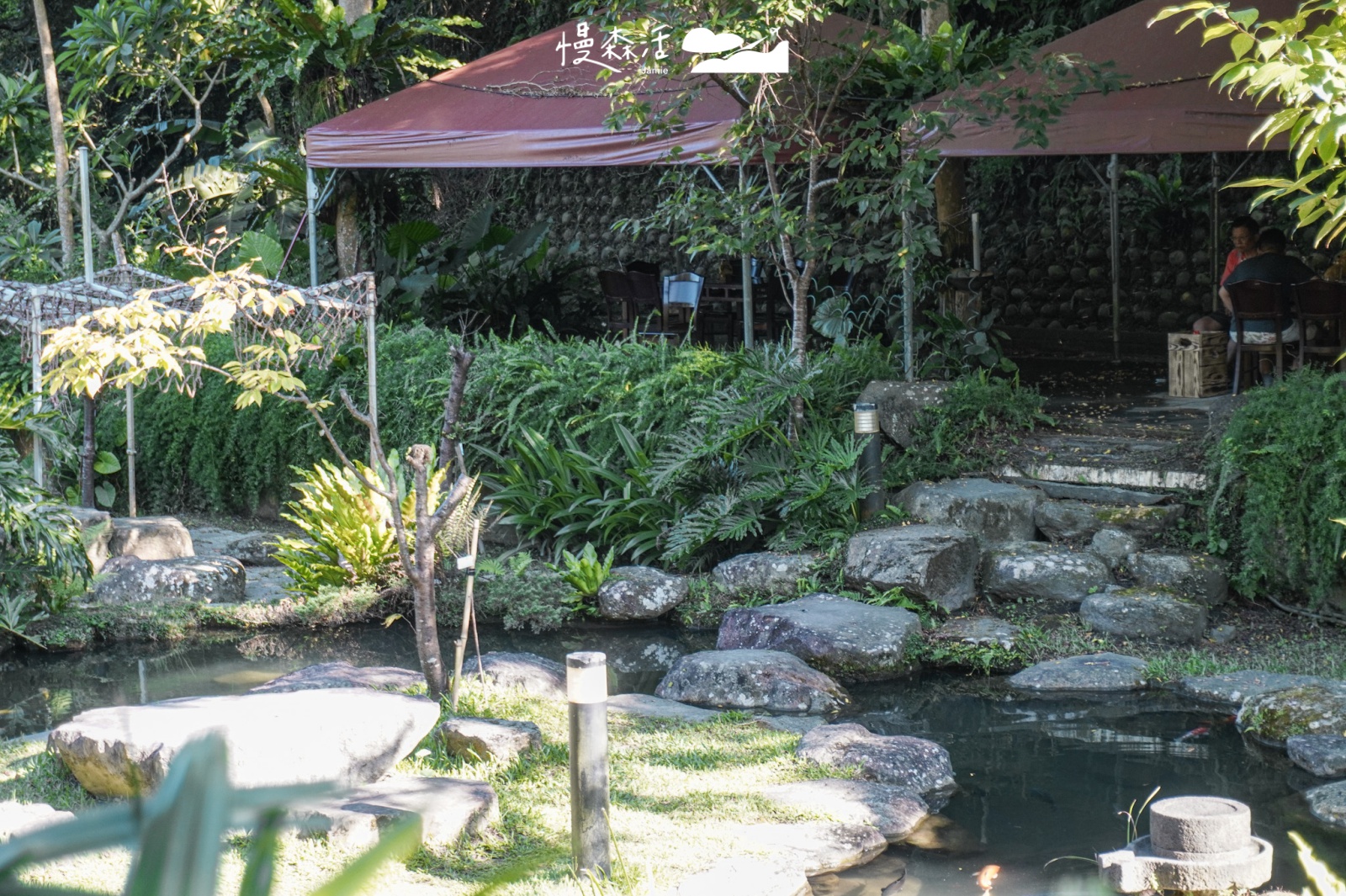 台北內湖區碧山巖 煮雲軒茶館戶外座位區