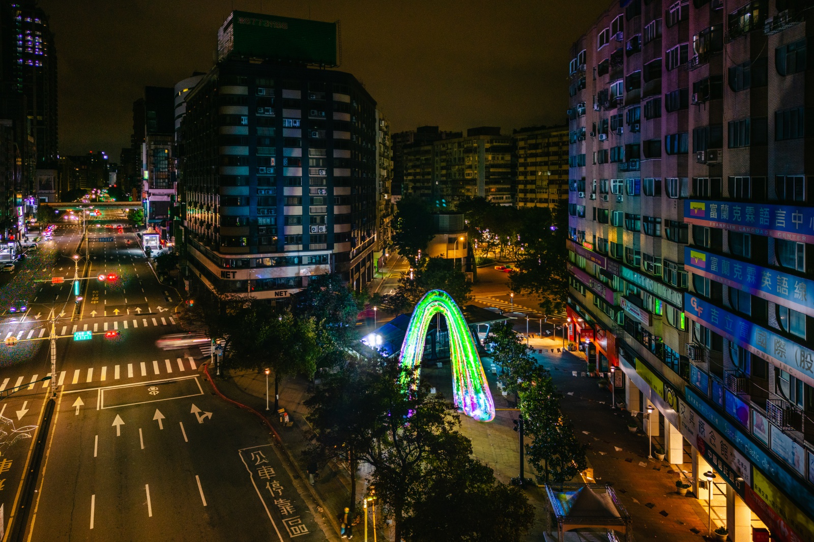 2023台灣燈會在台北「光展區」 作品「彩虹教堂」