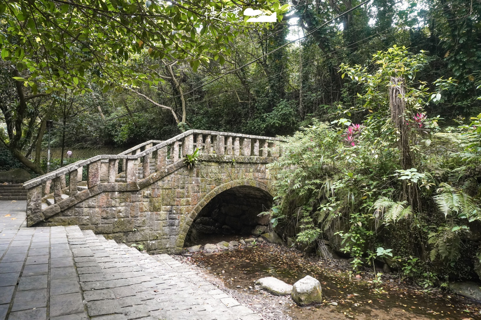 台北市信義區 虎山溪步道 親水平台