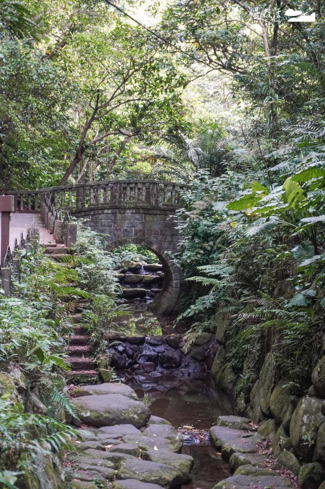 台北市信義區 虎山溪步道拱橋