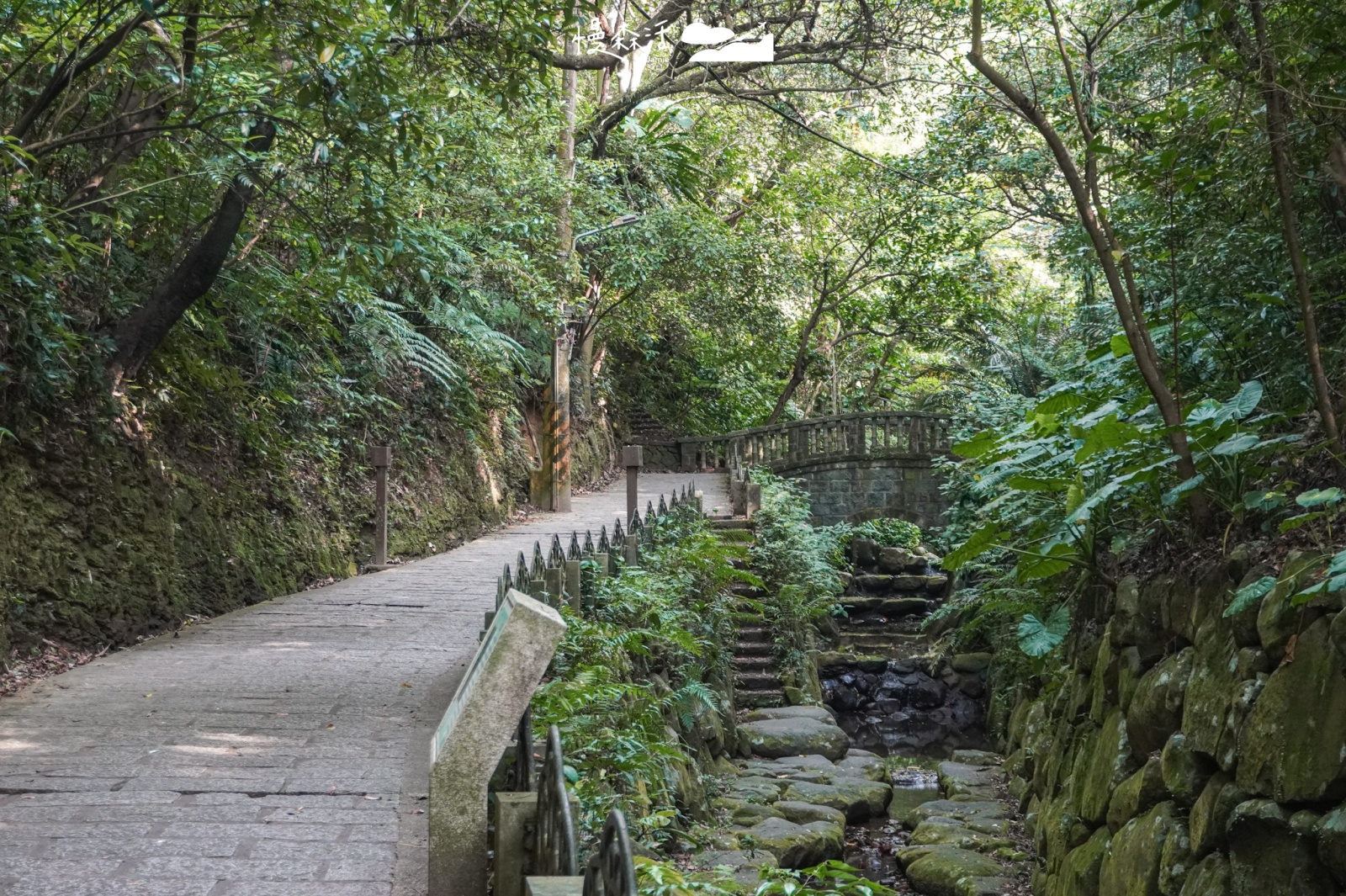 台北市信義區 虎山溪步道與拱橋