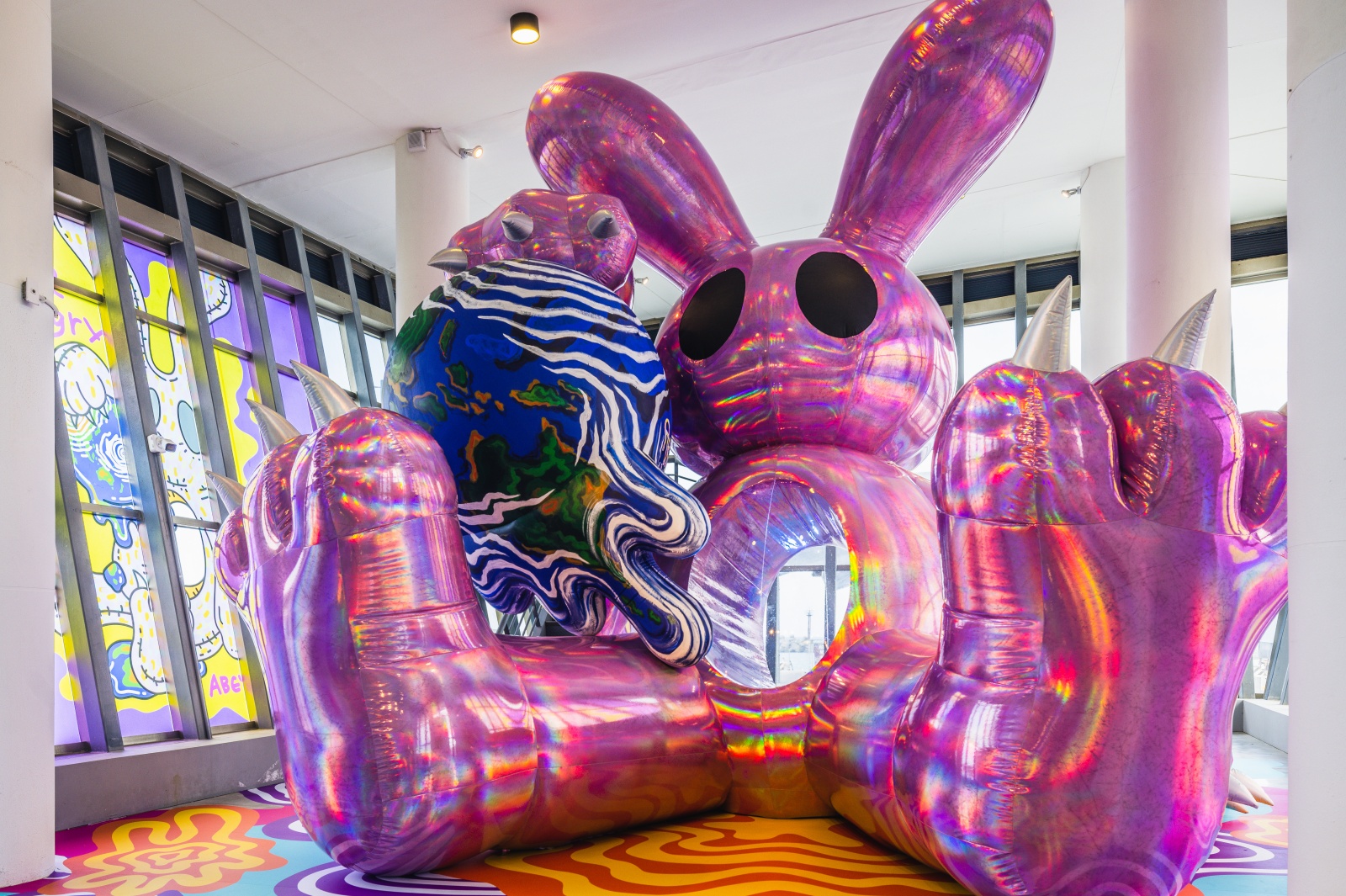 6公尺貪食兔、萌兔裝置「華麗的綻放」屏東海口港