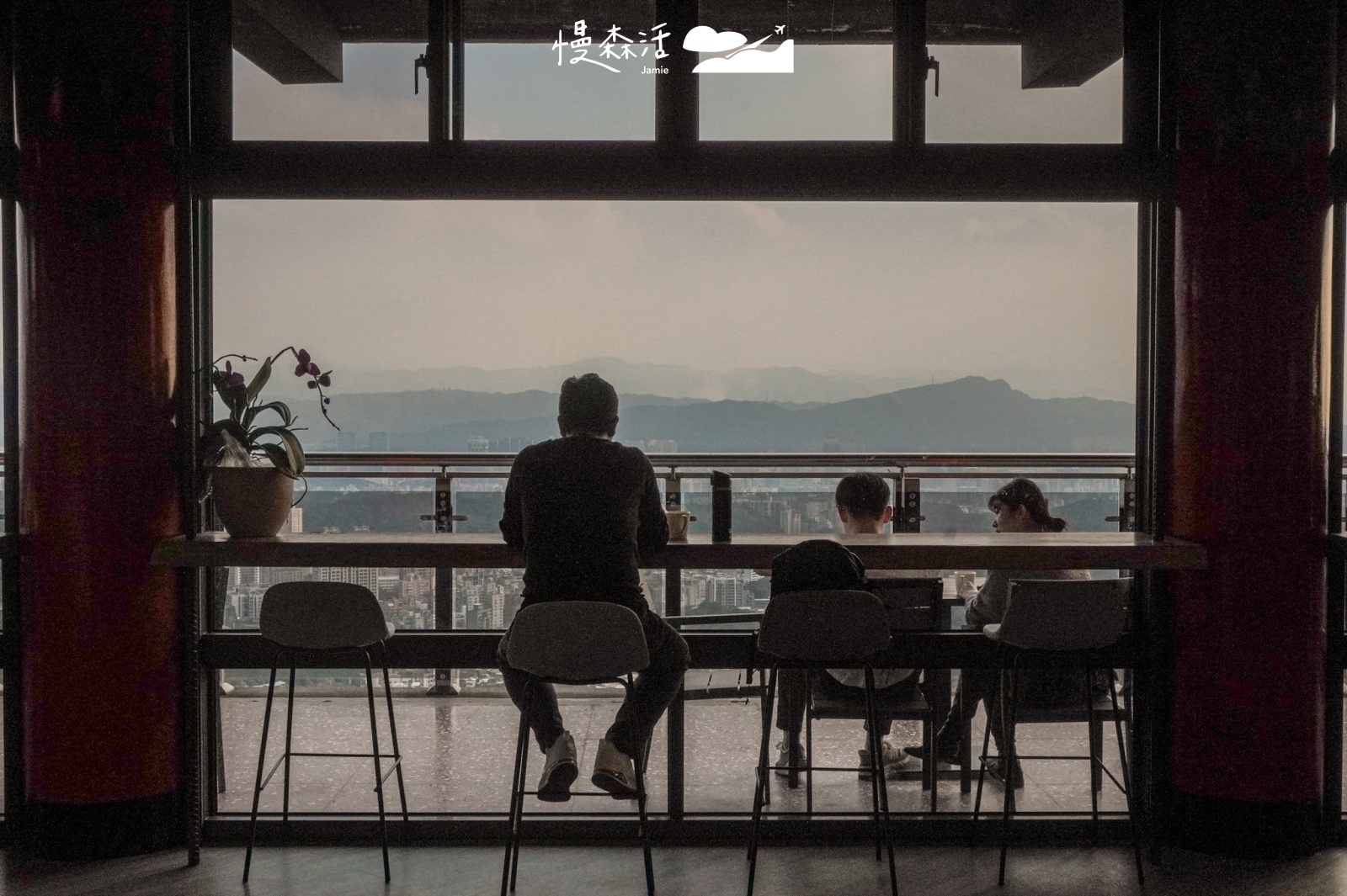 台北市內湖區 碧山巖咖啡廳眺望台北城市景色