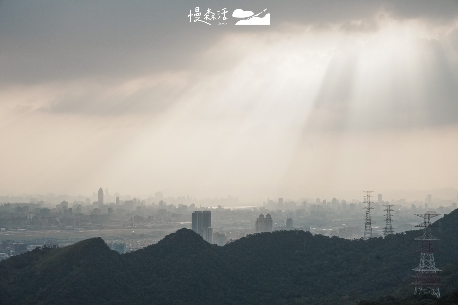 台北市內湖區 碧山巖眺望台北城市景色