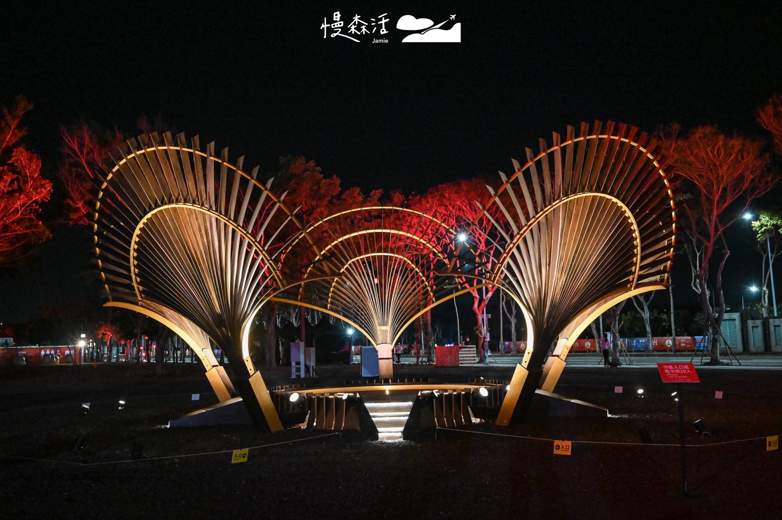 2024台灣燈會「高鐵燈區」里城有光展區眾神殿：鳳凰花作品