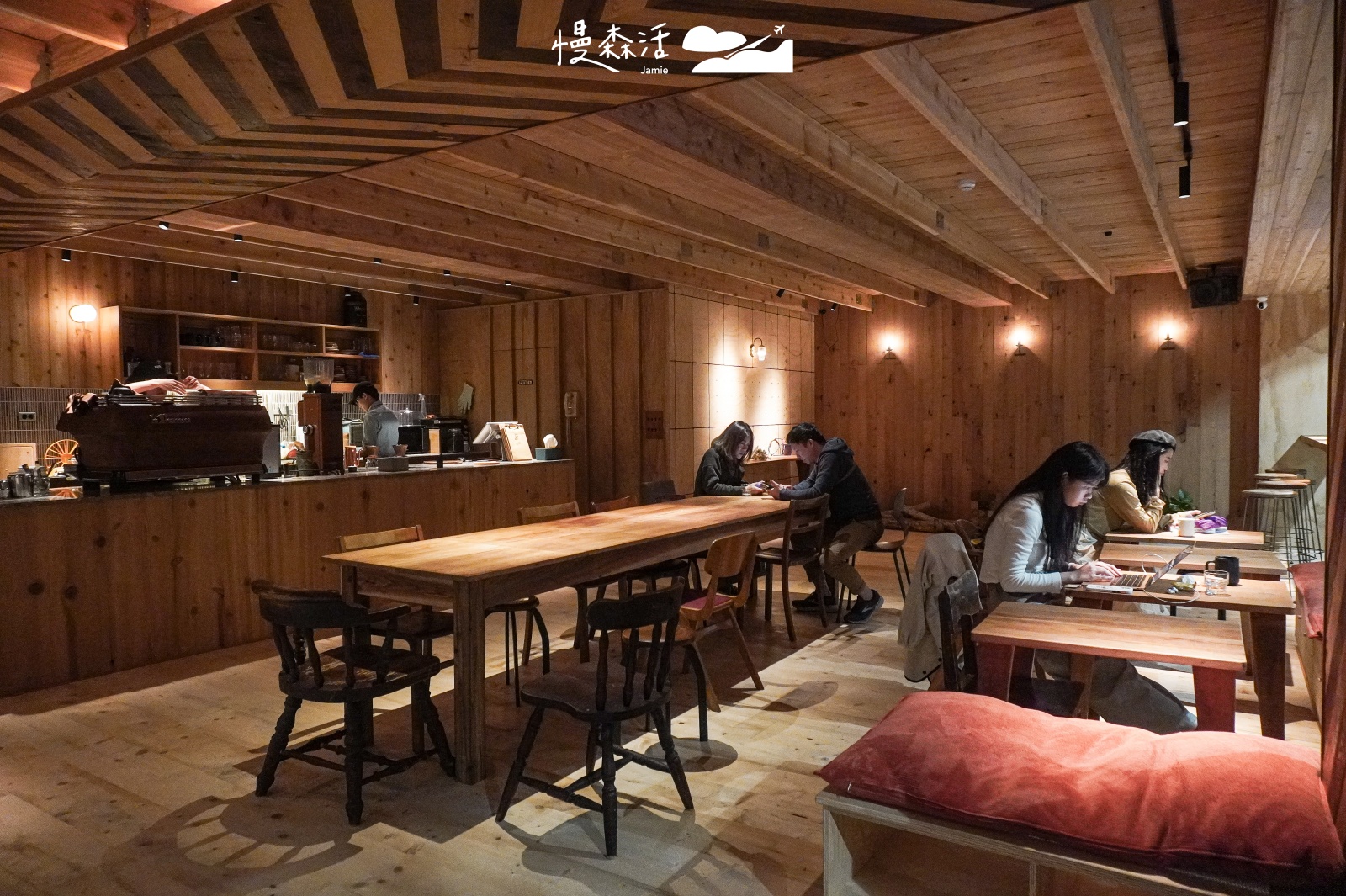 台北文山區 Ruins Coffee Roasters廢墟湖村店 店內空間