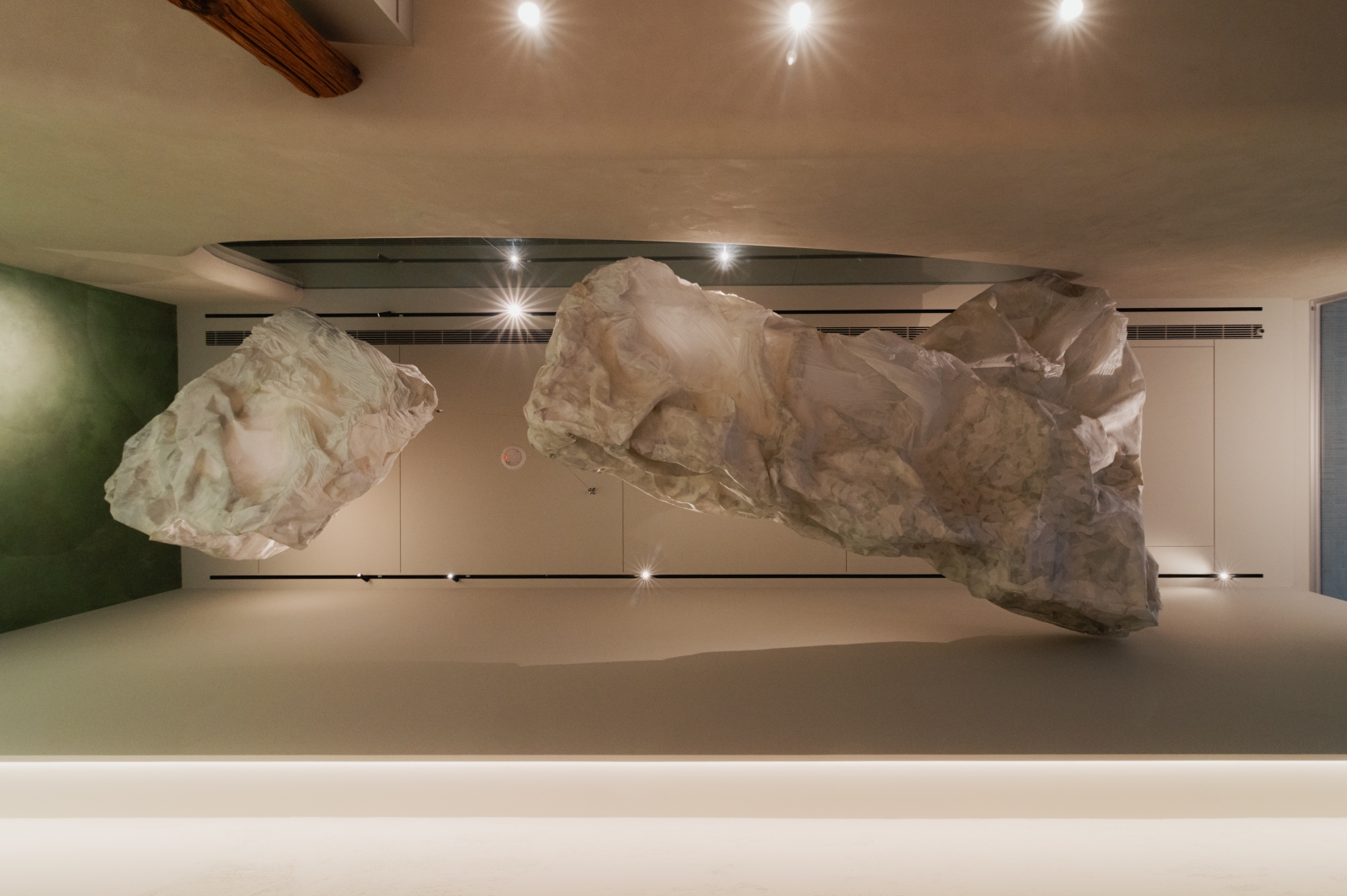 藝術永續「返紙入城林」北美館巨幅紙藝作品,走進台南建案空間重展價值新生命