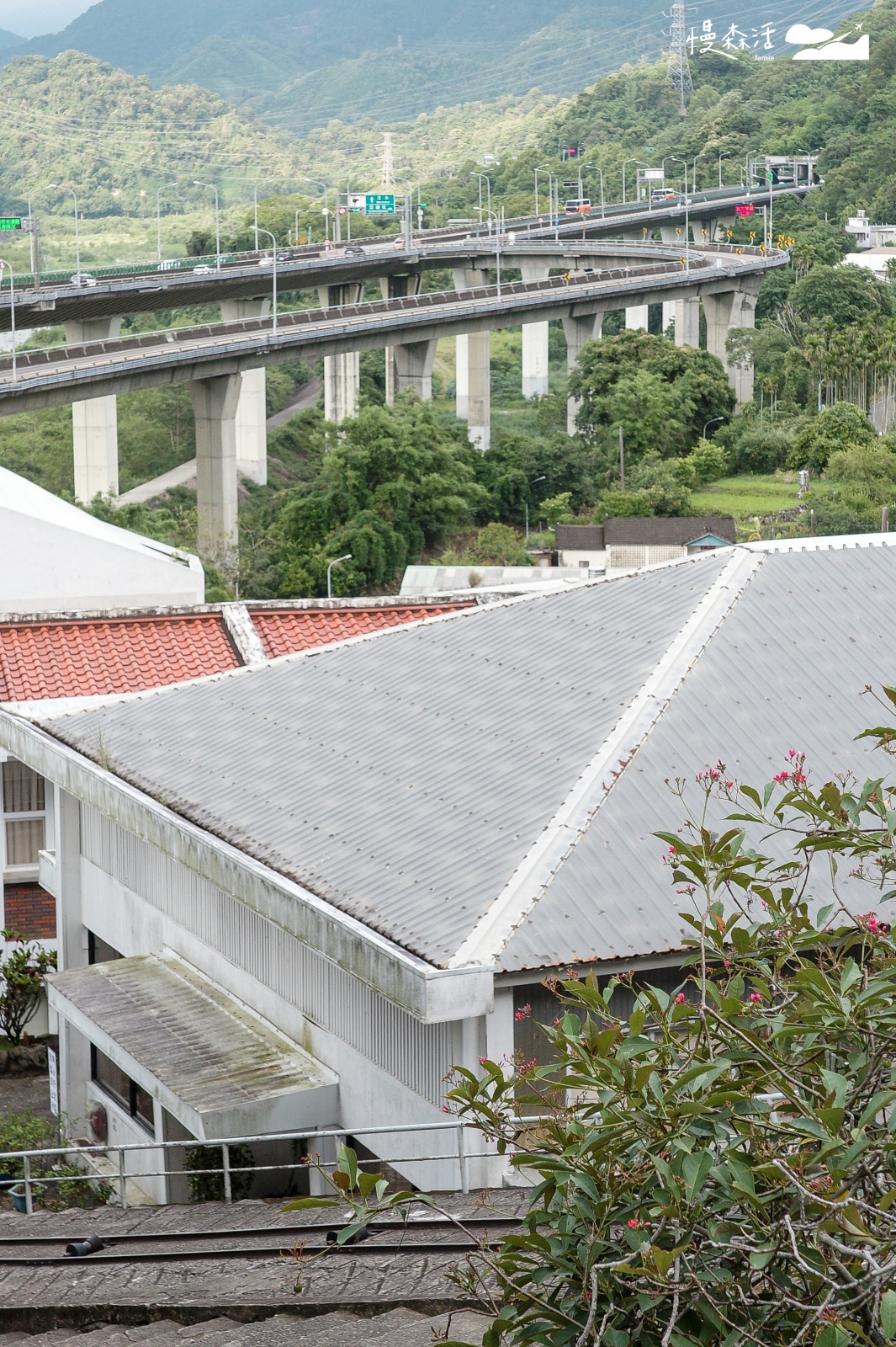 苗栗縣公館鄉 台灣油礦陳列館 瞭望群山風貌