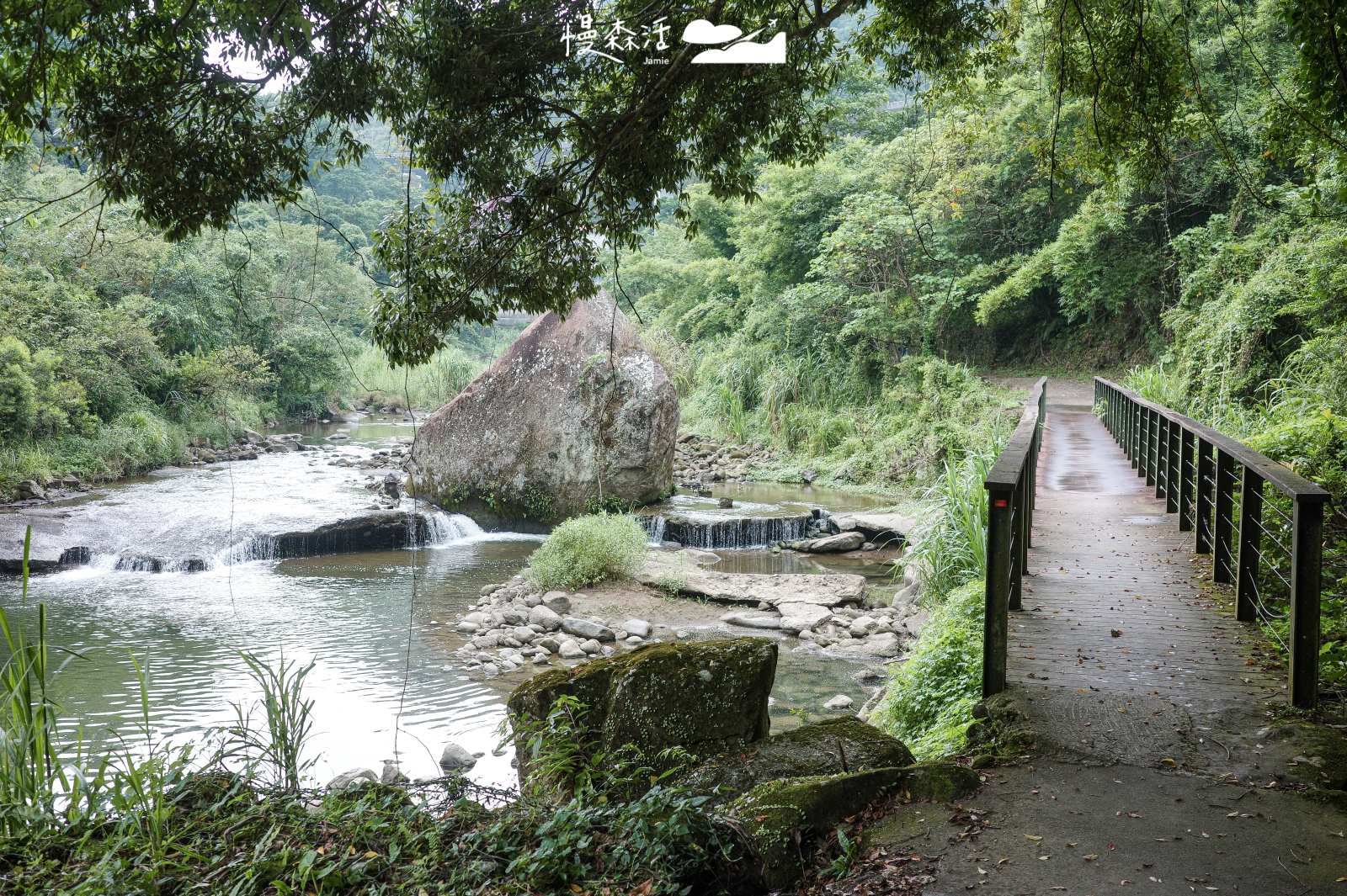 新北市石碇區 淡蘭古道石碇外按古道 第二段巨岩
