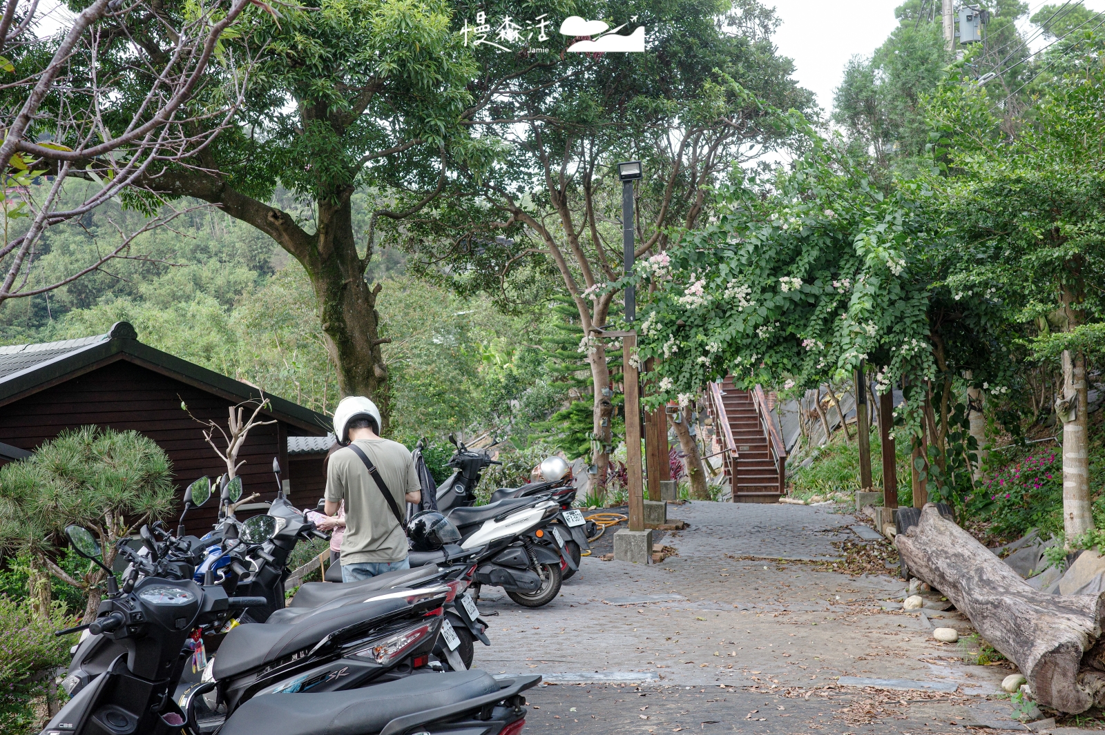 桃園市龜山區 霖咖啡lincafe’ 入內設有機車停車空地