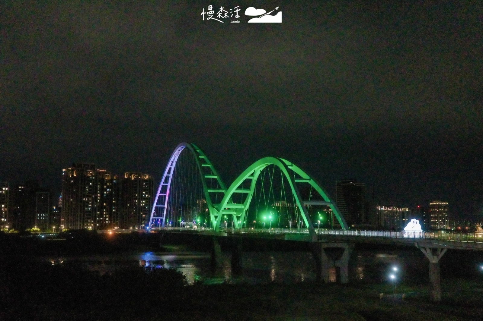 新北河濱公園 新月橋兔兔Q大型氣偶