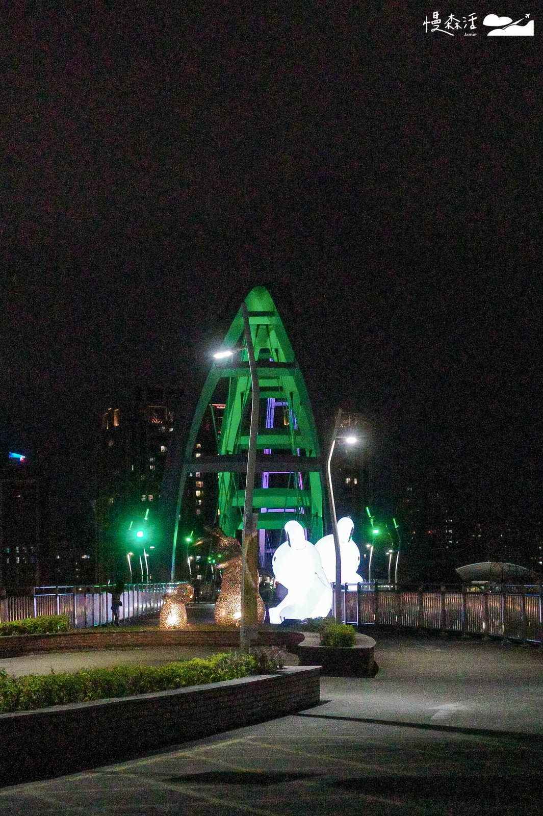 新北河濱公園 新月橋兔兔Q大型氣偶