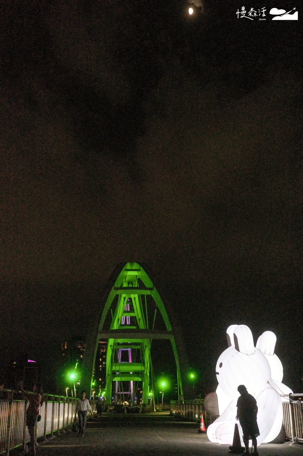 新北河濱公園 新月橋兔兔Q大型氣偶