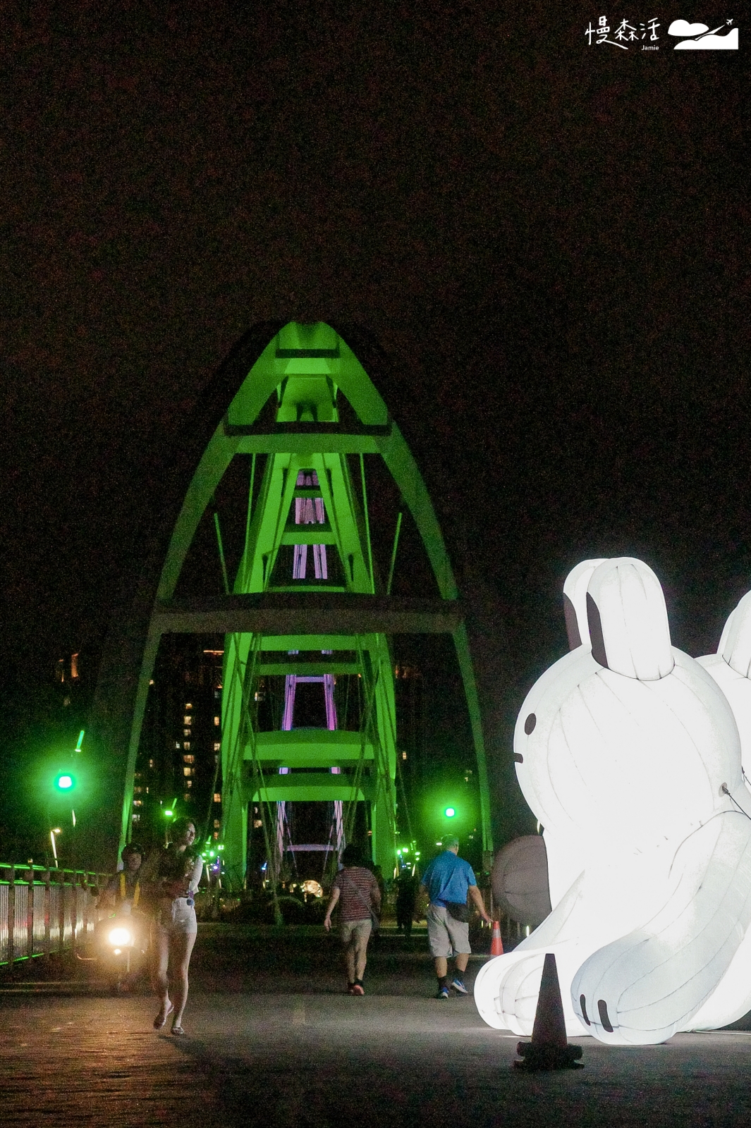 新北河濱公園 新月橋兔兔Q大型氣偶