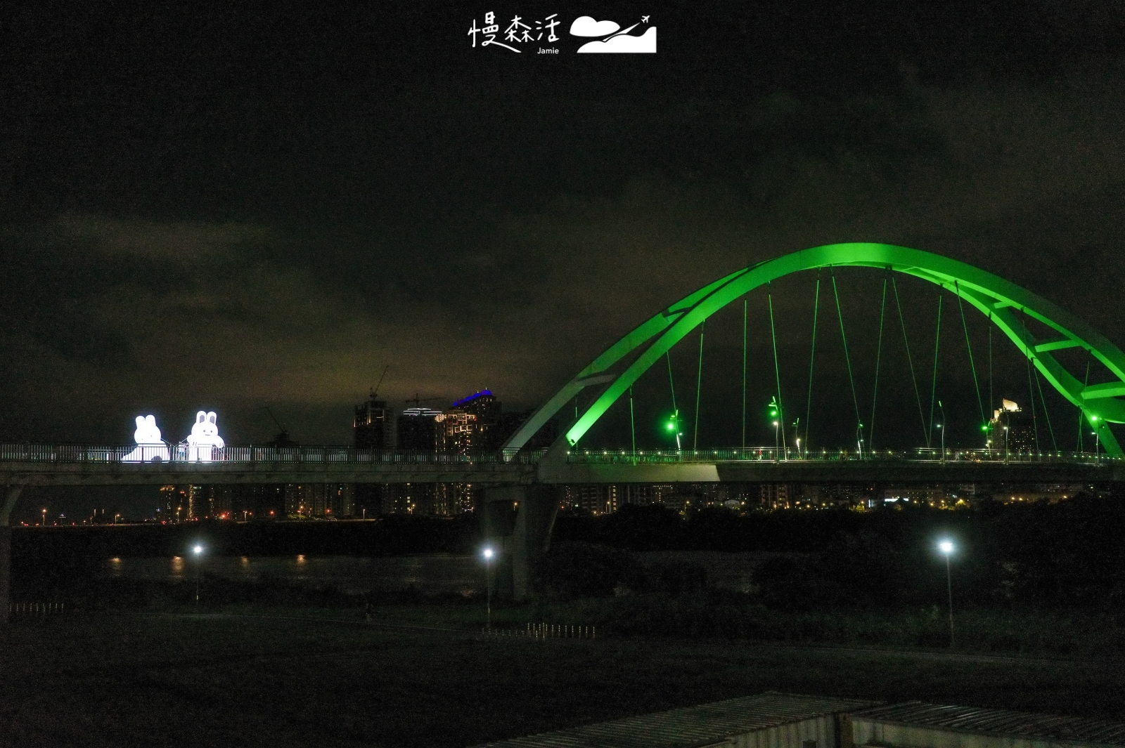 新北河濱公園 新月橋兔兔Q大型氣偶