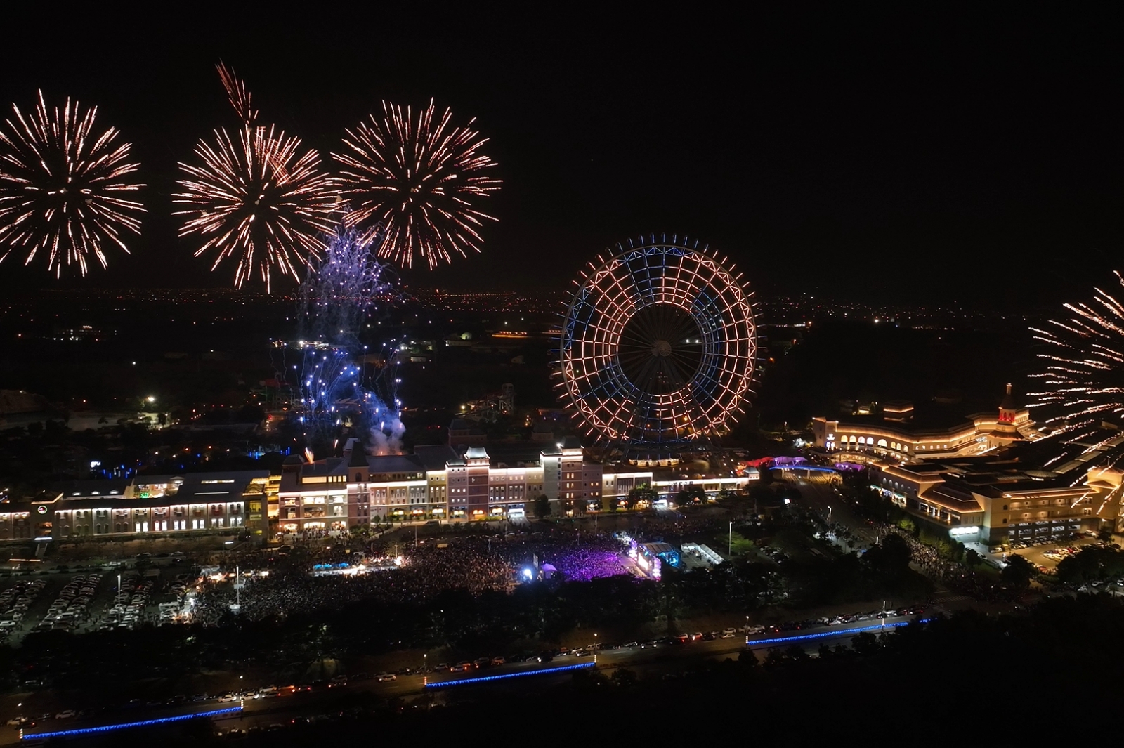 台中麗寶300秒煙火秀「馳夢之境」璀璨迎接2026年！
