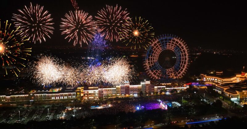 台中麗寶300秒煙火秀「馳夢之境」璀璨迎接2026年！