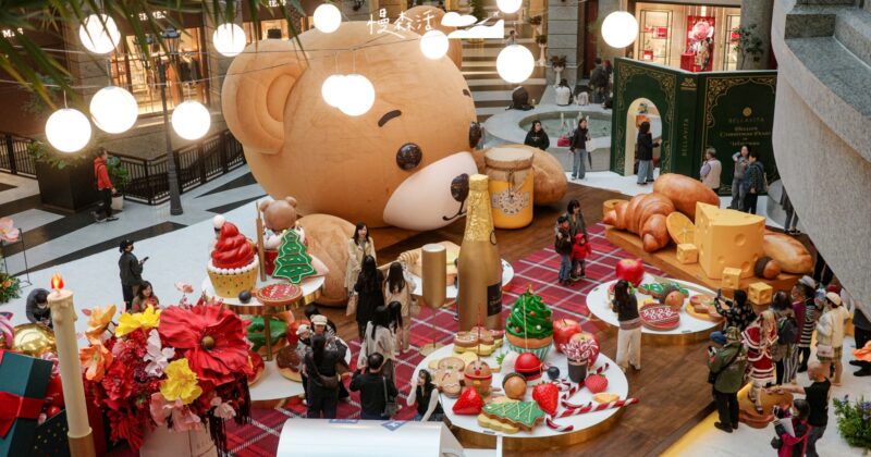 台北過聖誕！BELLAVITA打造聖誕餐桌、巨型小熊可愛亮相