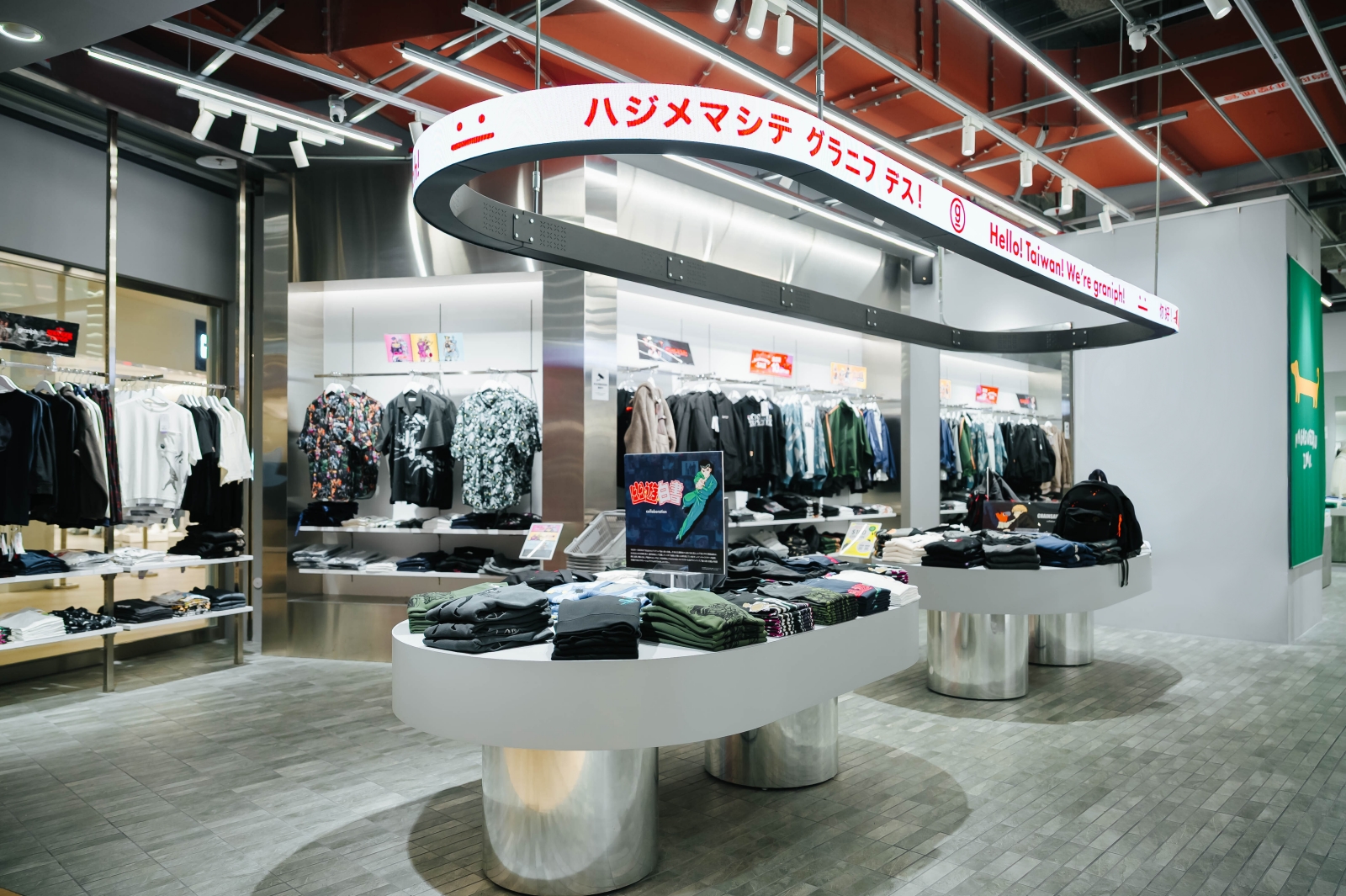 graniph LaLaport台北南港店 聯名IP服飾
