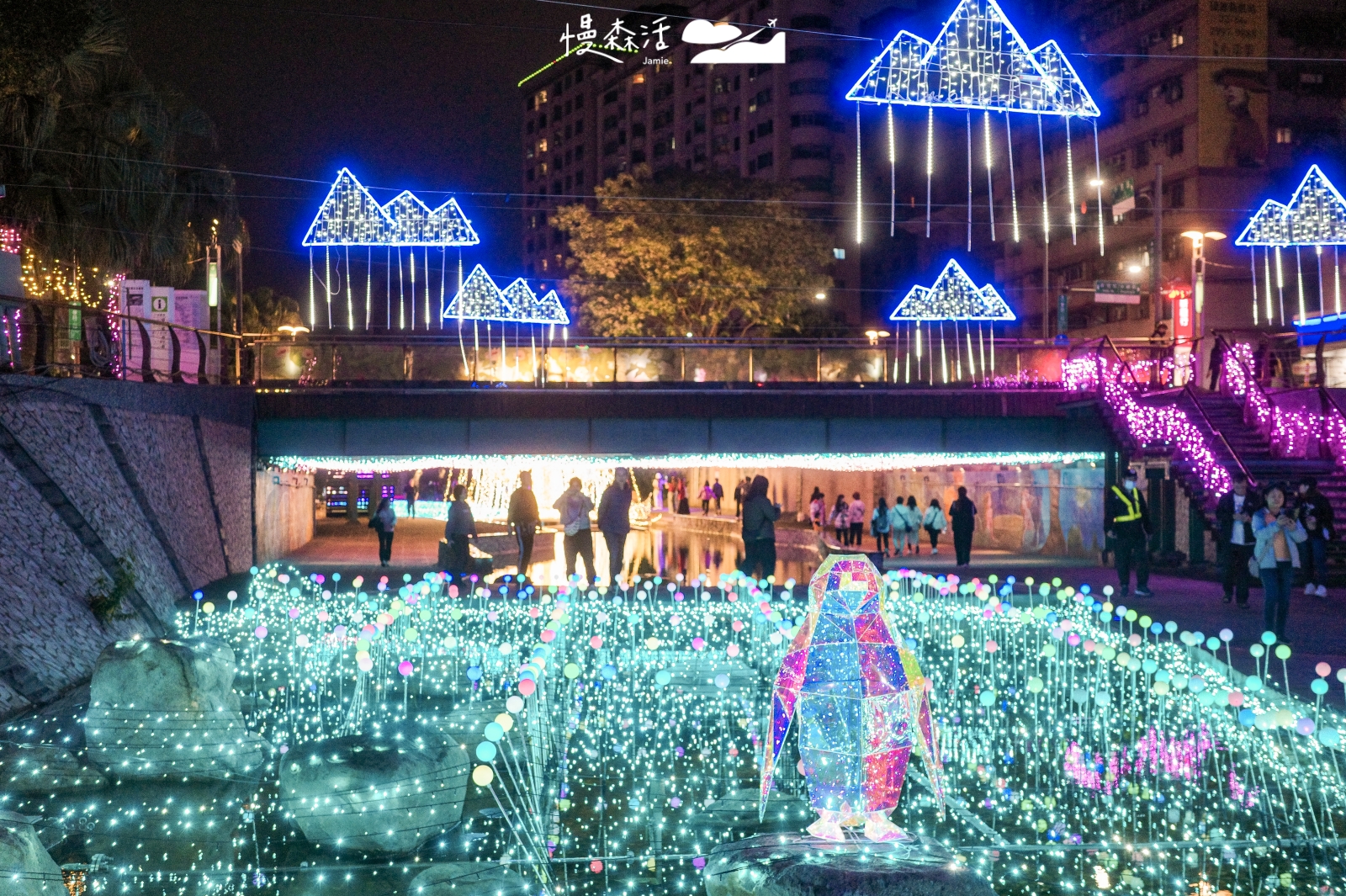 新北市新莊區 2026中港大排光雕 星願冰原 企鵝