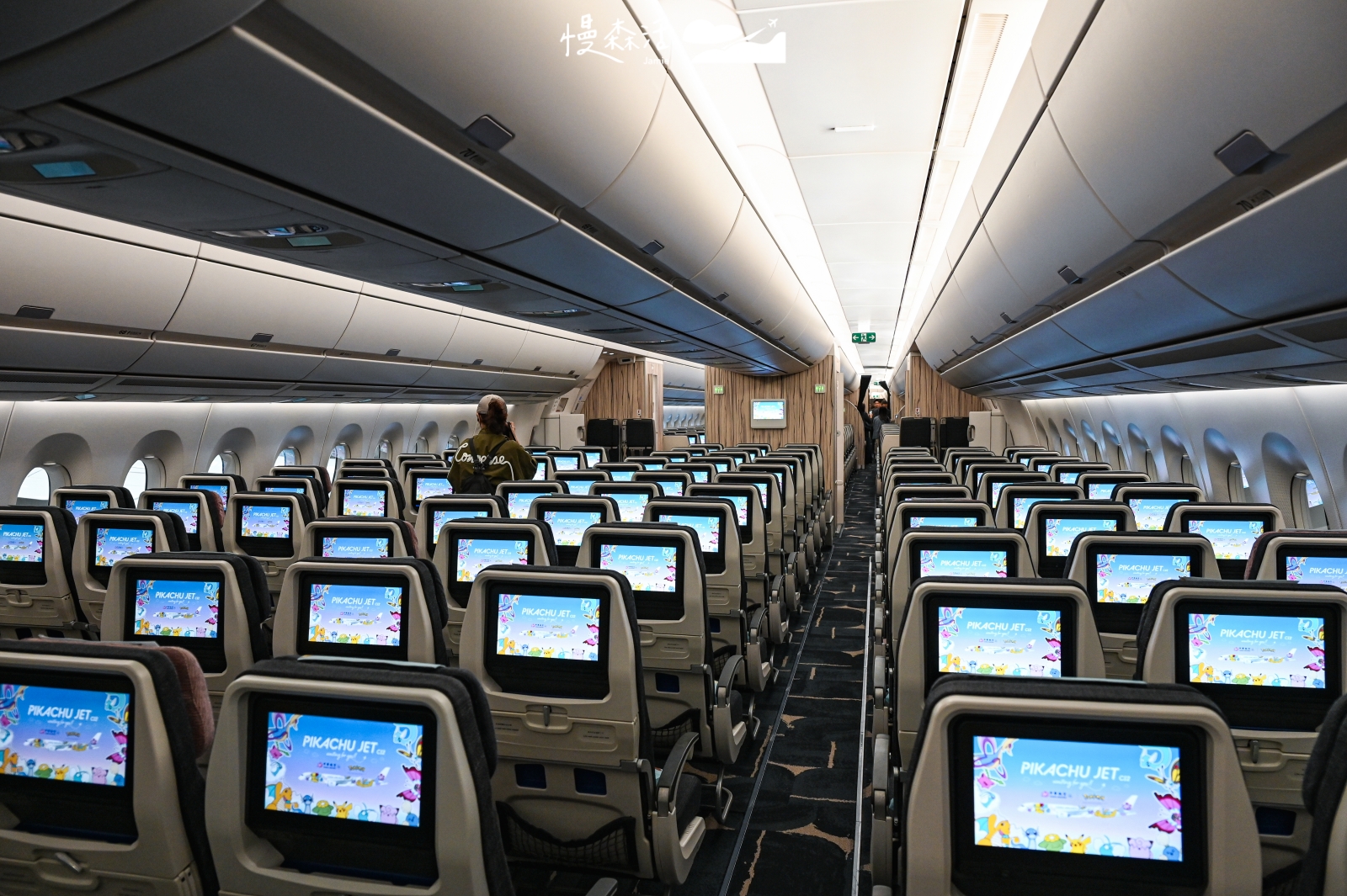 中華航空第二架寶可夢主題 皮卡丘彩繪機 CI2 客艙內