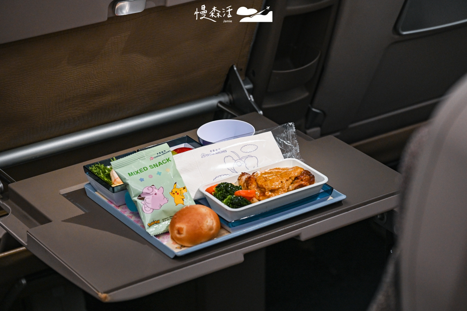 中華航空第二架寶可夢主題 皮卡丘彩繪機 CI2 經濟艙餐點