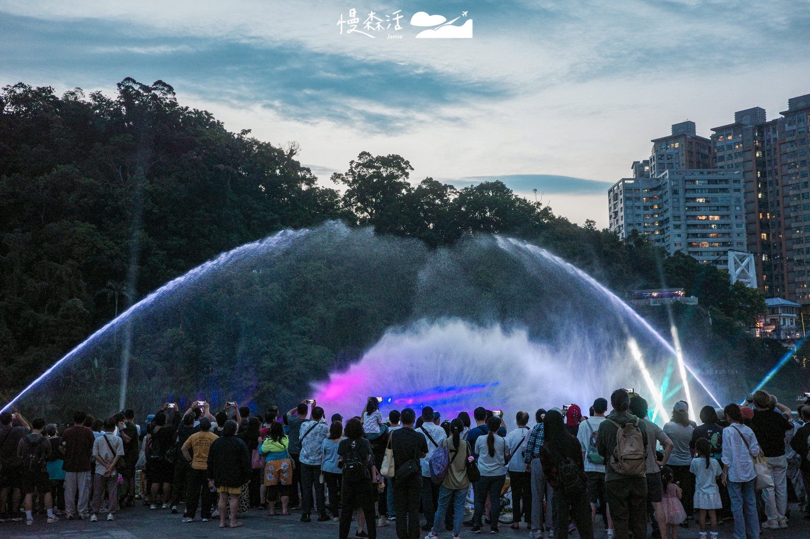 2026碧潭水舞季:迎夏結合水上飛行秀,搭配LED互動地磚點亮新店溪