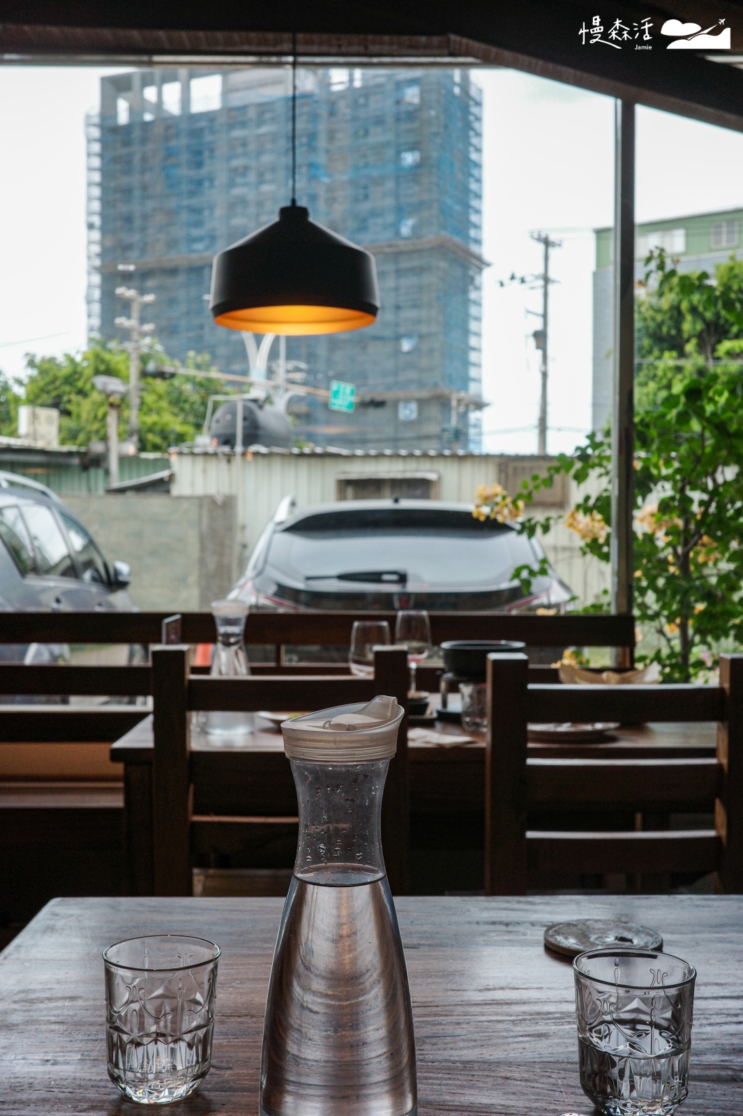 新北市淡水 瑞士小屋 Alphütte 店內用餐座位