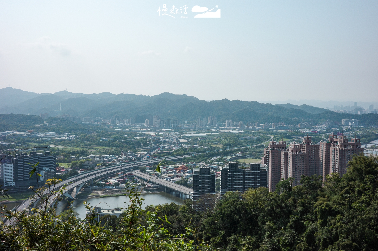 新北市新店區 小獅山步道 登高瀏覽北二高之景