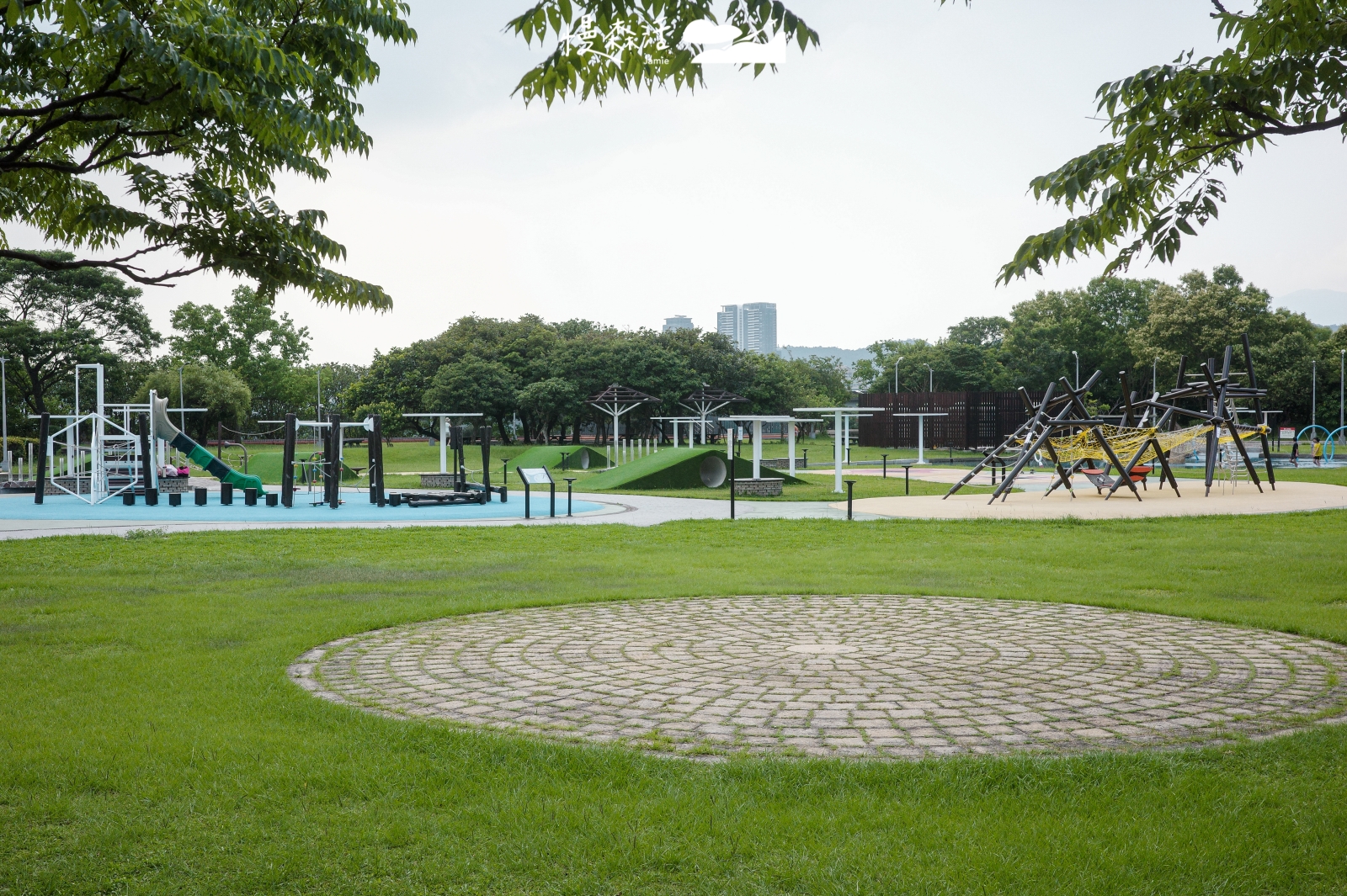 台北市內湖區 內湖休閒運動公園 園區遊具