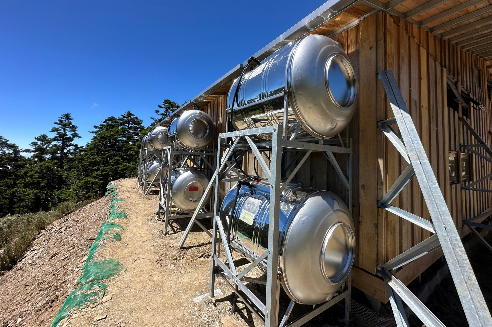 奇萊山屋 蓄水水塔